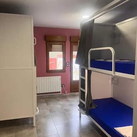 Outeiro Hostel *